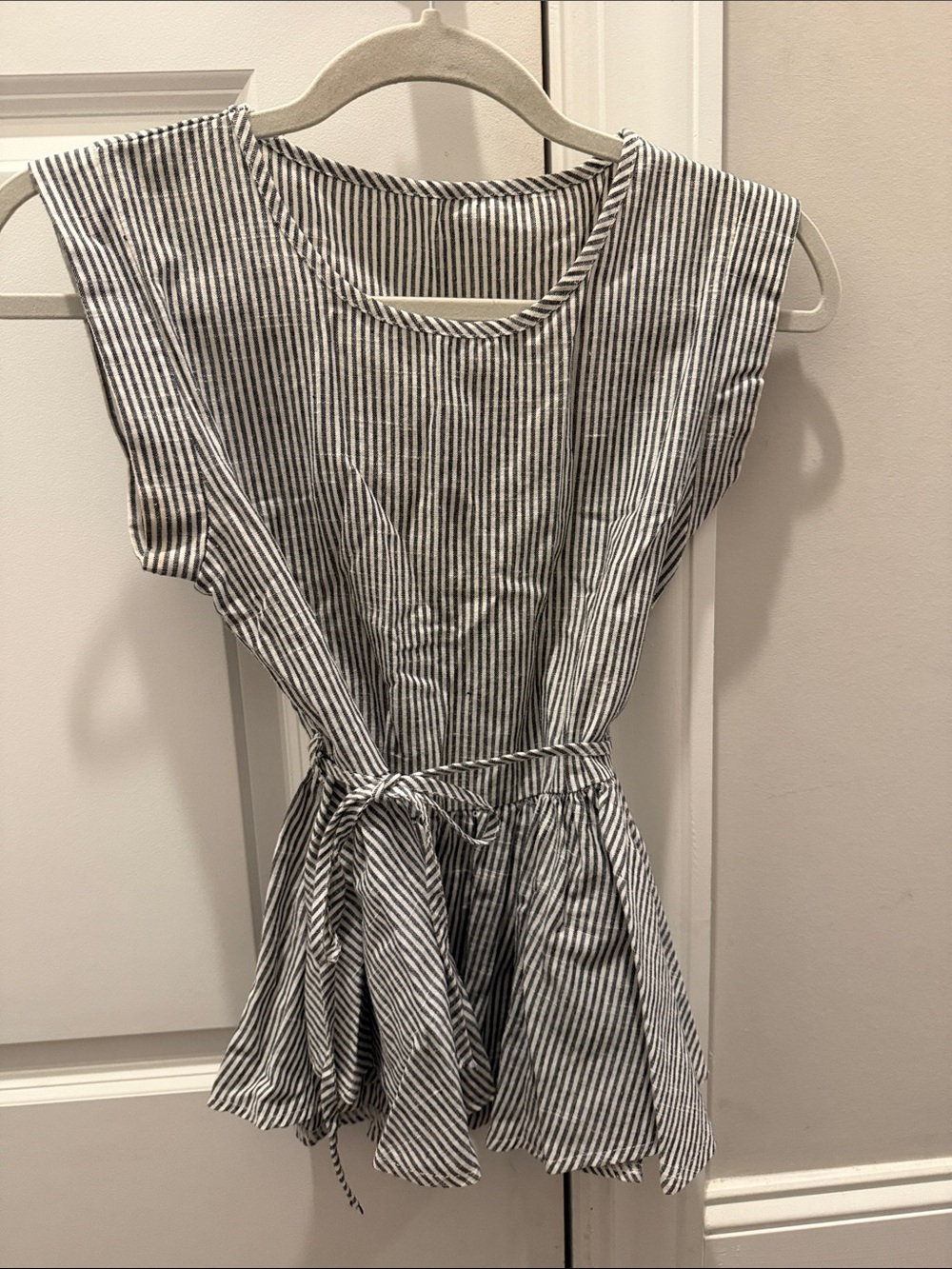 Striped Sleeveless Tie-Waist Women's Top - Grey and White